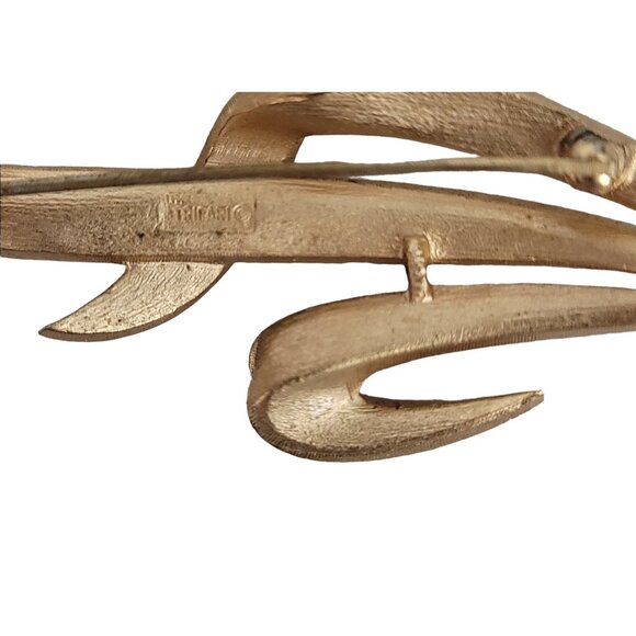 Trifari Crown Over T Gold Tone Tall Leaf Brooch, Signed M227 - Picture 3 of 5